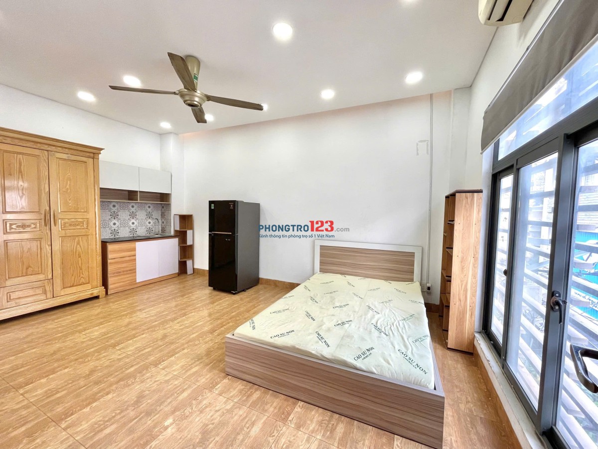 Studio cửa sổ lớn full nội thất gần sân bay Tân Sơn Nhất