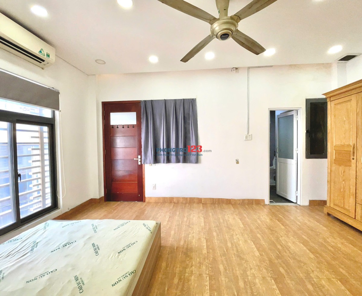Studio cửa sổ lớn full nội thất gần sân bay Tân Sơn Nhất