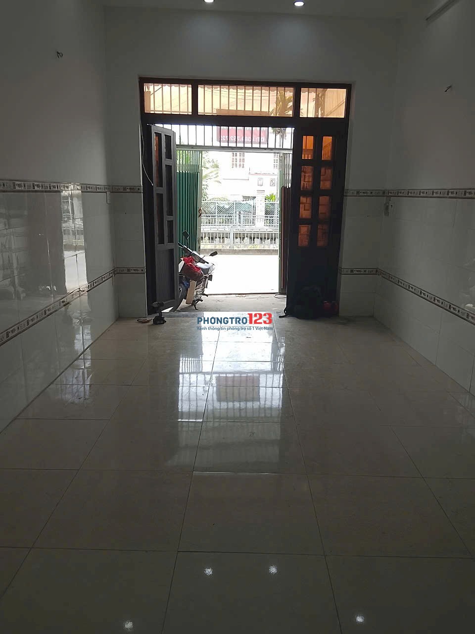CHÍNH CHỦ CHO THUÊ NHÀ MẶT TIỀN THẠNH LỘC 27 – Q.12 Diện tích: 4 x 12m – có nhà vệ sinh riê