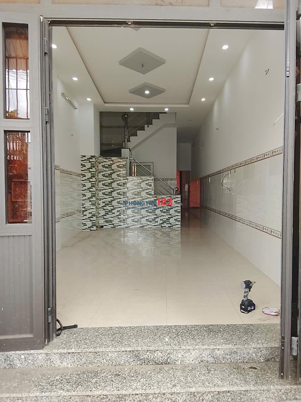 CHÍNH CHỦ CHO THUÊ NHÀ MẶT TIỀN THẠNH LỘC 27 – Q.12 Diện tích: 4 x 12m – có nhà vệ sinh riê