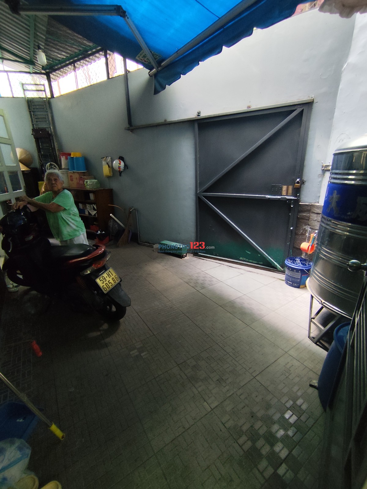 Phòng 3,5tr, chỉ cho nữ SVien , Văn phòng. Tối đa 2ng 2xe. Lối đi riêng