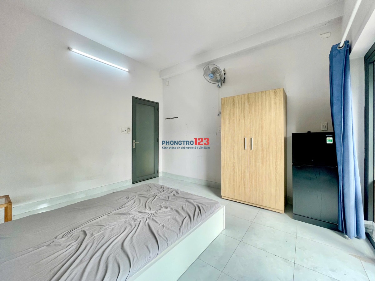 Cho thuê phòng Đặng Thùy Trâm ban công, tách bếp, full nội thất – gần Ngoại Thương, Hutech, GTVT