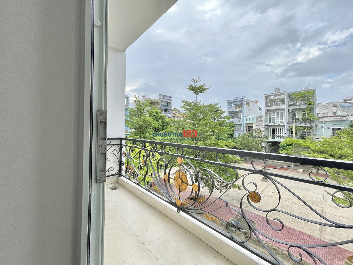 CHO THUÊ PHÒNG BAN CÔNG-RỘNG 40M2 Ở 3, 4 NGƯỜI VÔ TƯ, BÌNH THẠNH, GẦN VĂN LANG