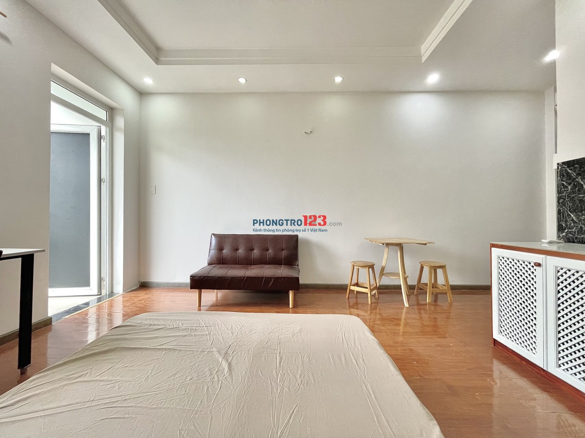 CHO THUÊ PHÒNG BAN CÔNG-RỘNG 40M2 Ở 3, 4 NGƯỜI VÔ TƯ, BÌNH THẠNH, GẦN VĂN LANG