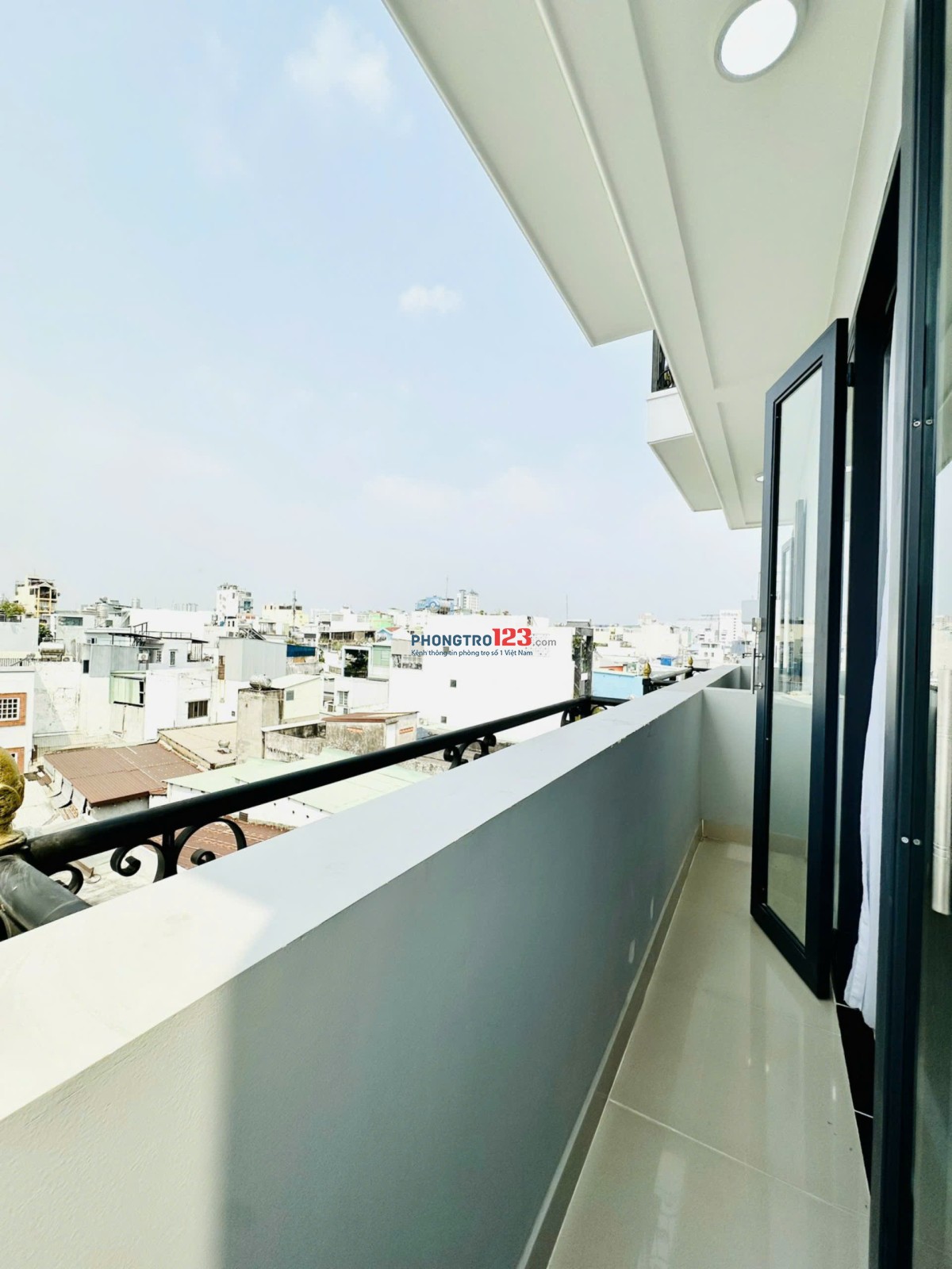 PHÒNG TRỌ FULL NỘI THẤT CỬA SỔ VÀ BAN CÔNG LỚN Ở BÌNH THẠNH GẦN ĐẠI HỌC HUTECH,HỒNG BÀNG,UEF,..
