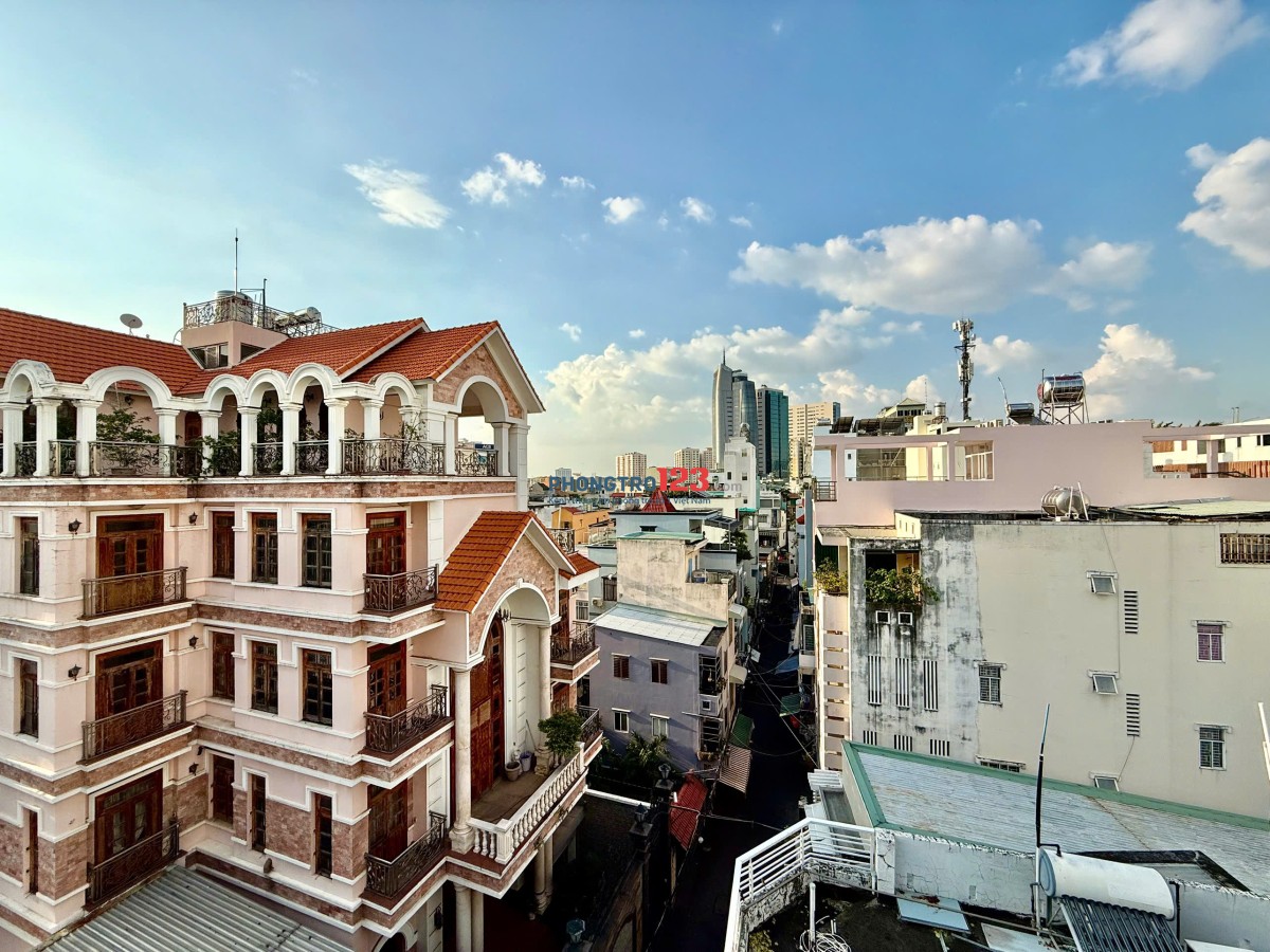 PHÒNG TRỌ BAN CÔNG LỚN VỚI BẾP RIÊNG TẠI BÌNH THẠNH GẦN HÀNG CÁC ĐẠI HỌC HUTECH, UEF, VĂN LANG