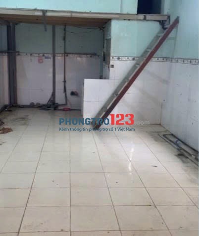 Phòng( nhà nhỏ) 4•8 + gác lửng mới sơn. Mặt hẻm thông 6m