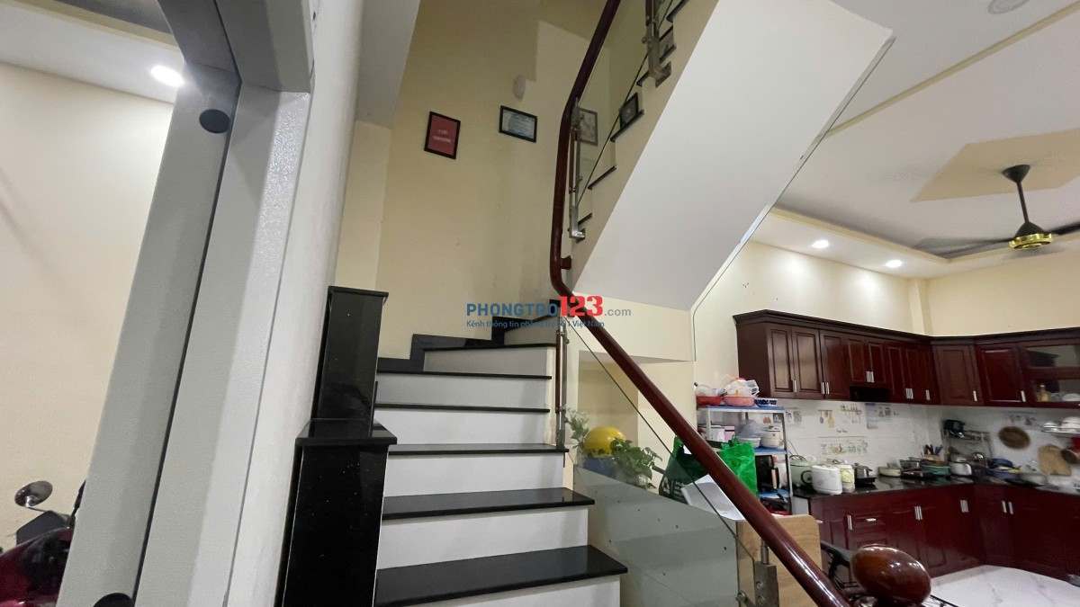 Ký túc xá NỮ ngay ĐH Giao Thông Vận Tải & SPKT – Phòng mới, full tiện nghi