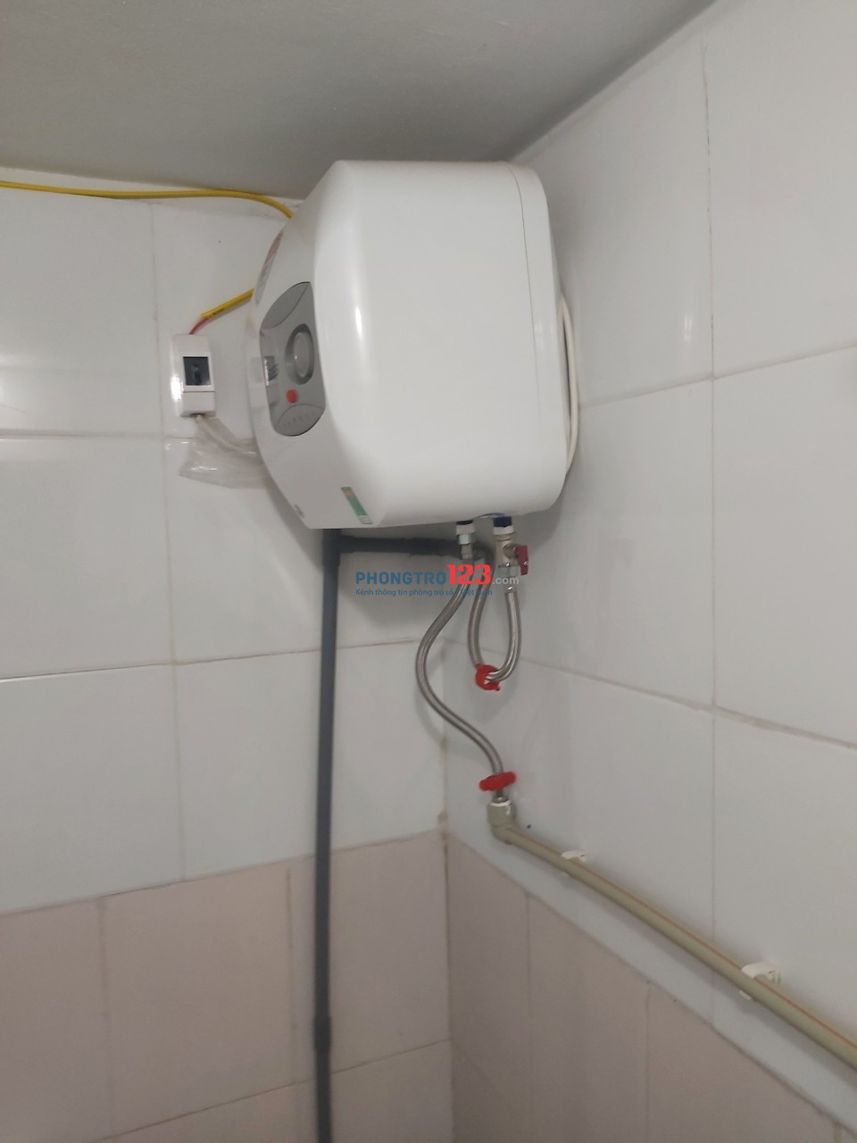 Phòng trọ 25m2 đẹp khép kín giá rẻ, điện nước giá rẻ. Có điều hòa 2 chiều, máy nước nóng, lạnh đủ