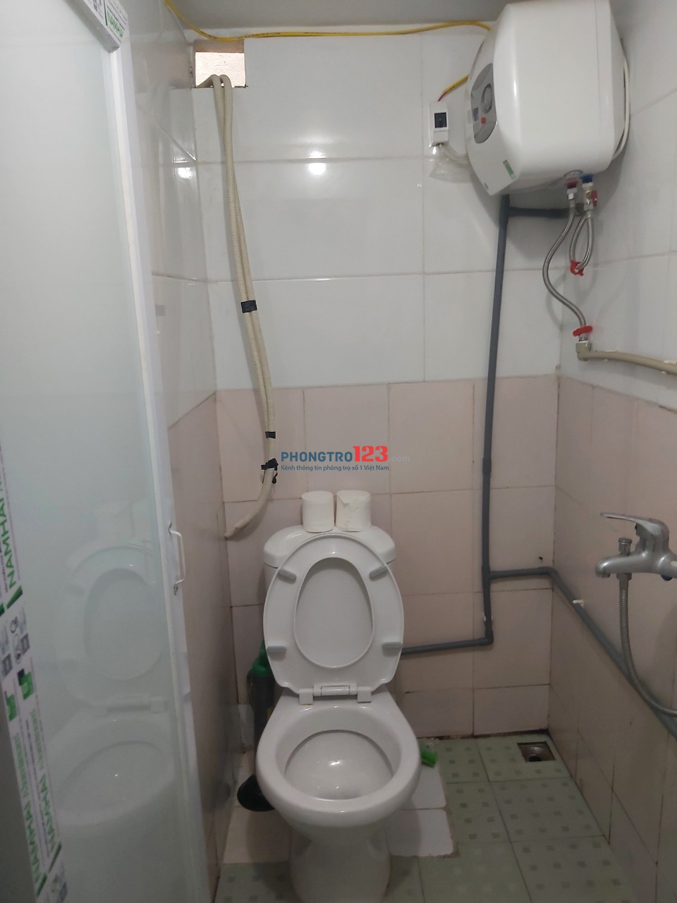 Phòng trọ 25m2 đẹp khép kín giá rẻ, điện nước giá rẻ. Có điều hòa 2 chiều, máy nước nóng, lạnh đủ