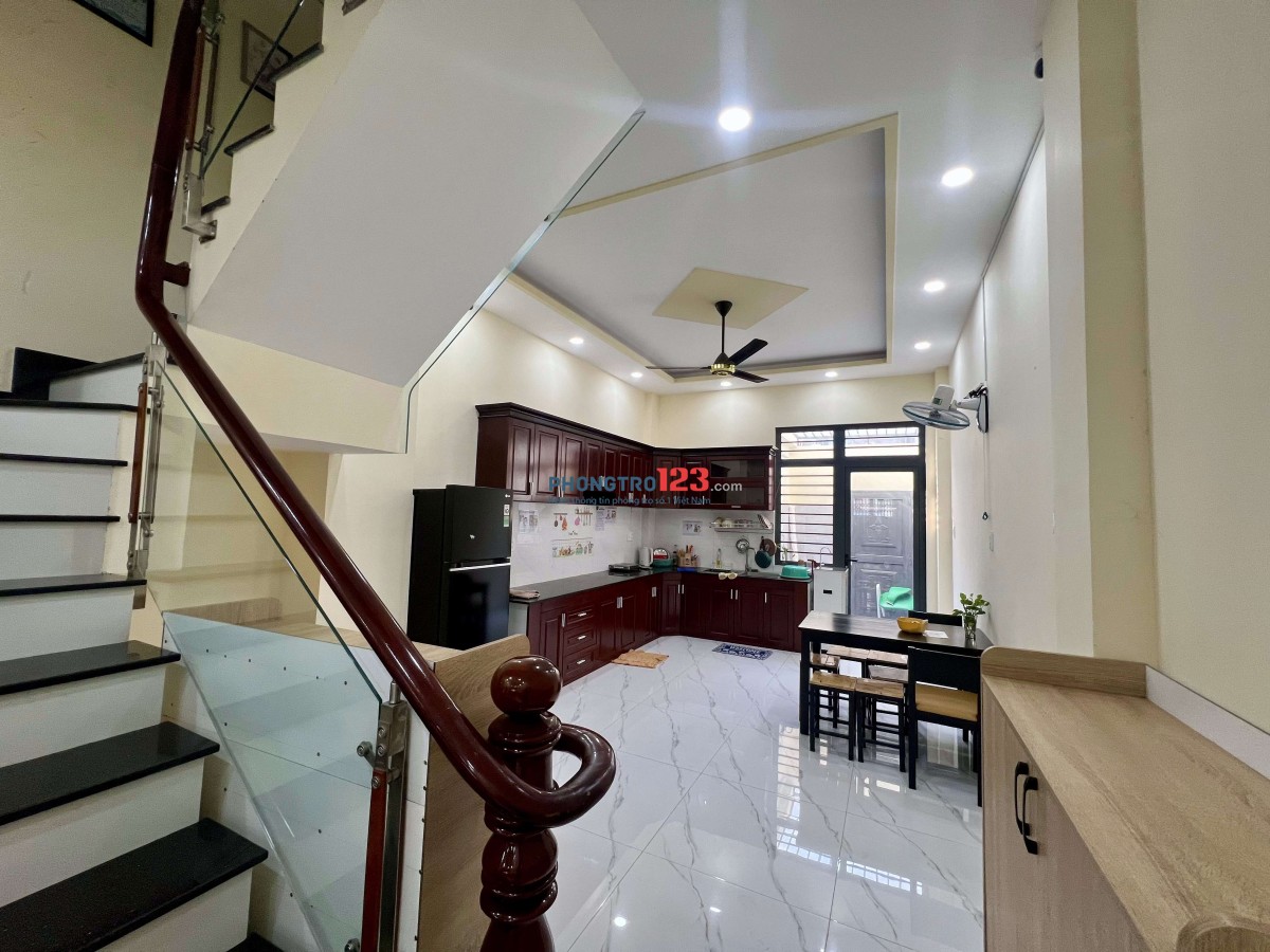 Ký túc xá NỮ ngay ĐH Giao Thông Vận Tải & SPKT – Phòng mới, full tiện nghi