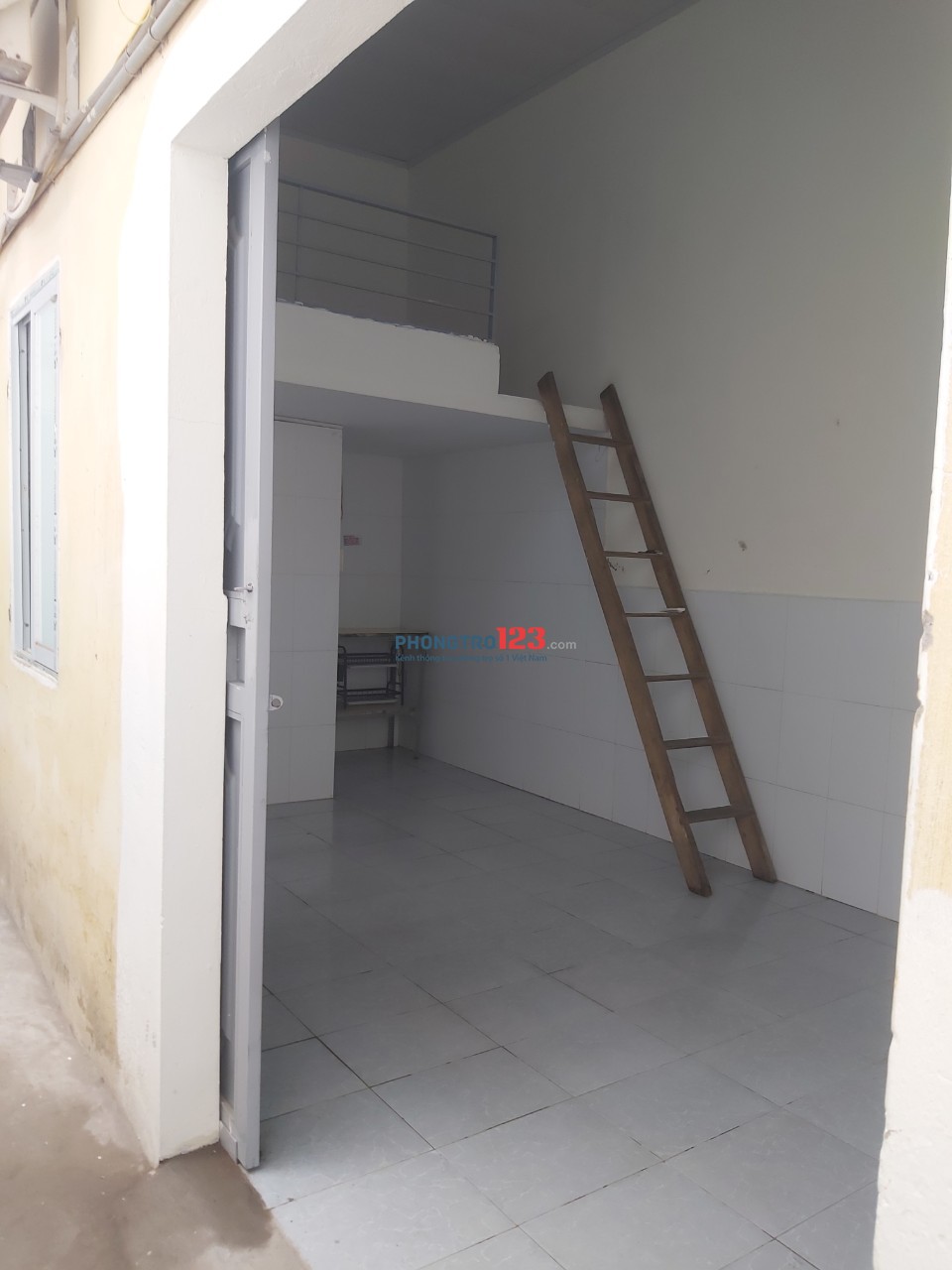 Phòng trọ 25m2 đẹp khép kín giá rẻ, điện nước giá rẻ. Có điều hòa 2 chiều, máy nước nóng, lạnh đủ