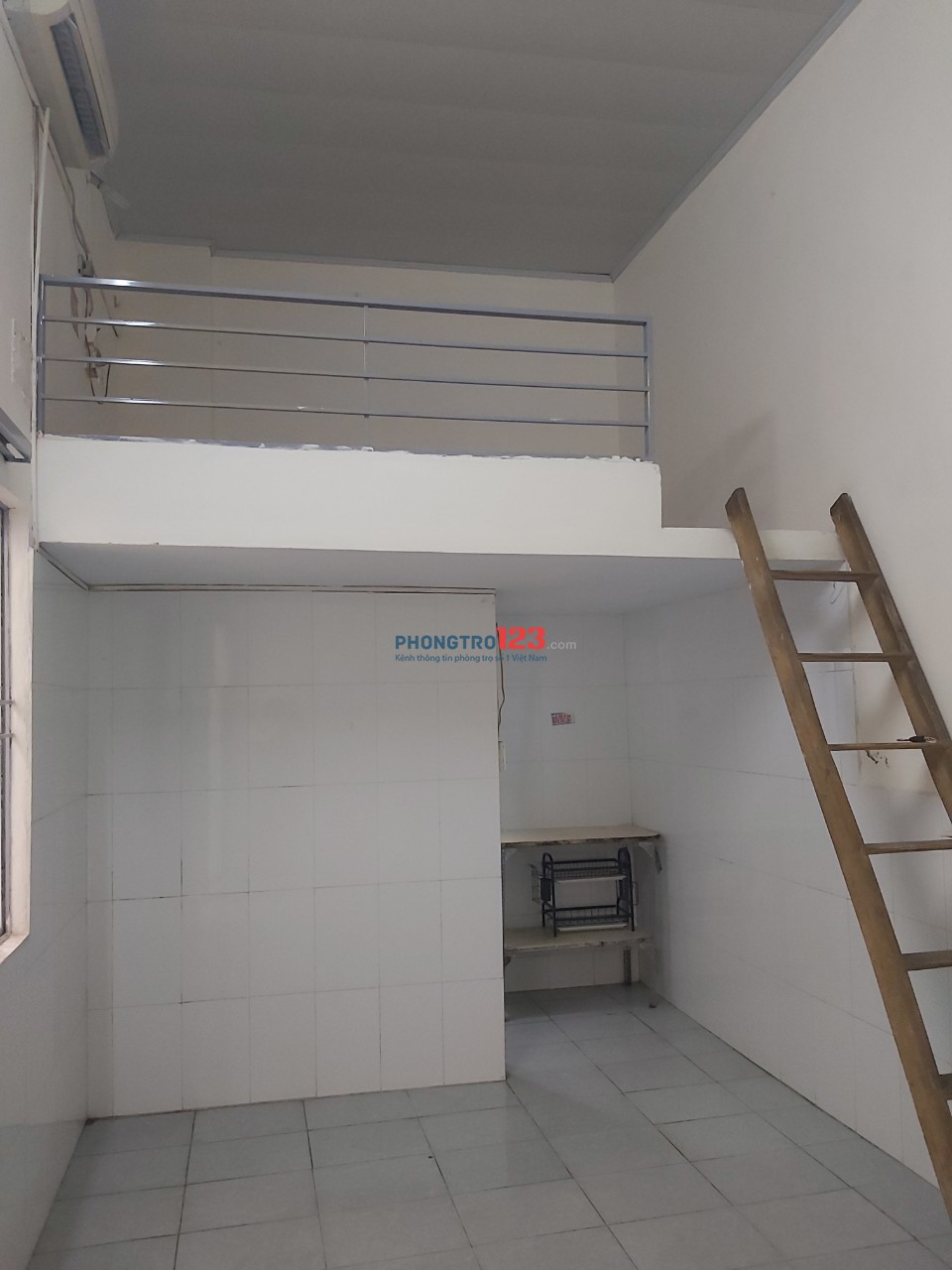 Phòng trọ 25m2 đẹp khép kín giá rẻ, điện nước giá rẻ. Có điều hòa 2 chiều, máy nước nóng, lạnh đủ