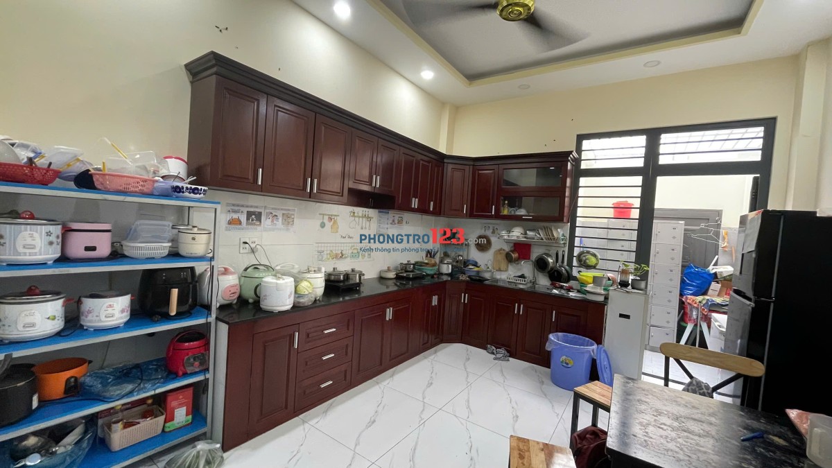 Ký túc xá NỮ ngay ĐH Giao Thông Vận Tải & SPKT – Phòng mới, full tiện nghi