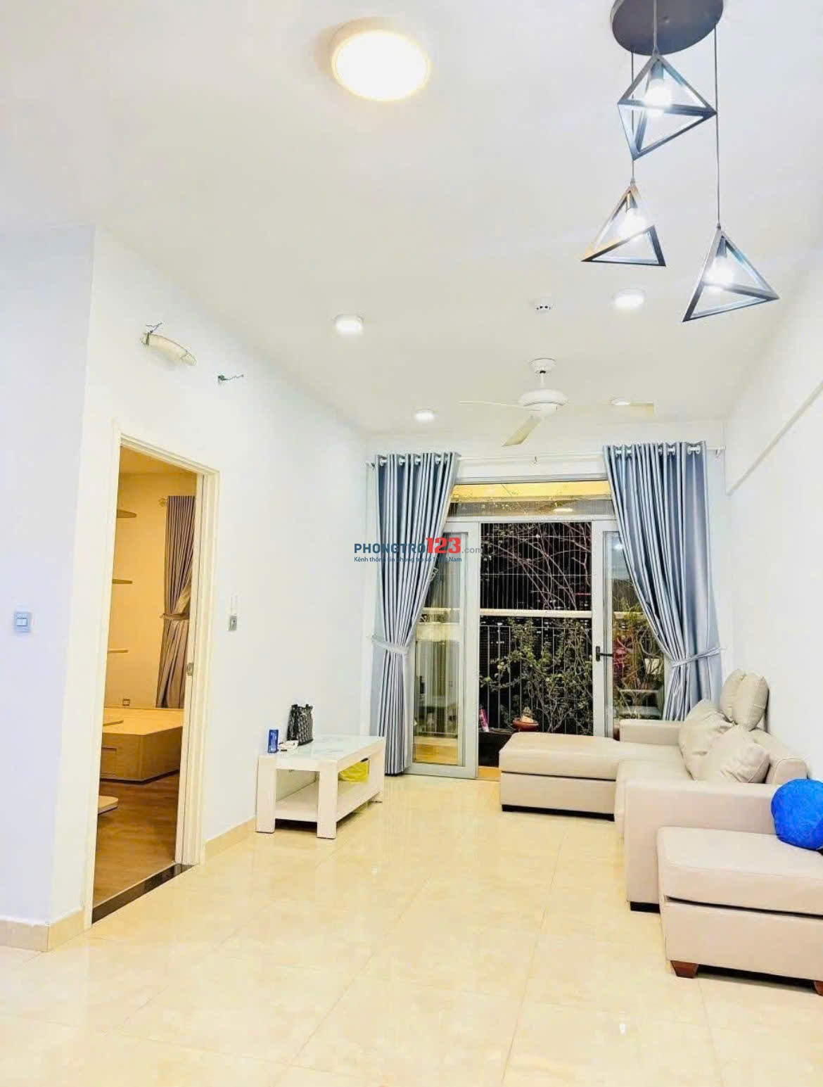 Căn hộ 82m2, 2p ngủ, 2wc,Full Nt, C/c Bàu Cát, p10, Tân Bình chỉ 11tr/th