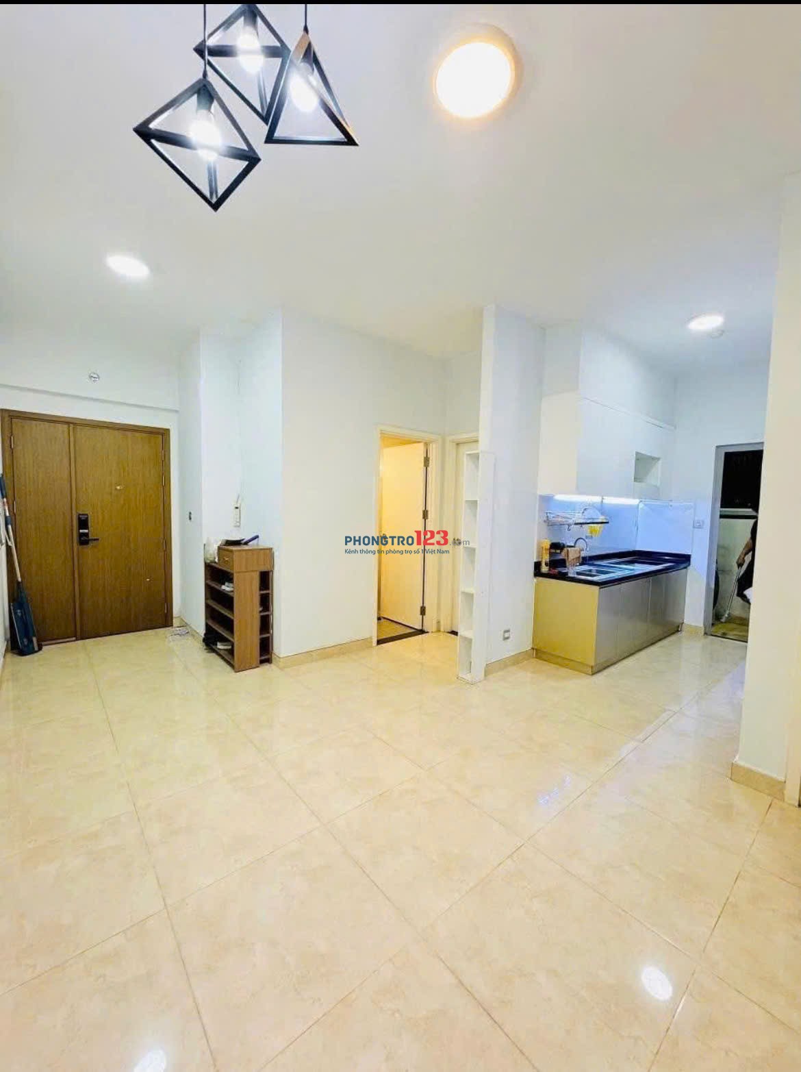 Căn hộ 82m2, 2p ngủ, 2wc,Full Nt, C/c Bàu Cát, p10, Tân Bình chỉ 11tr/th