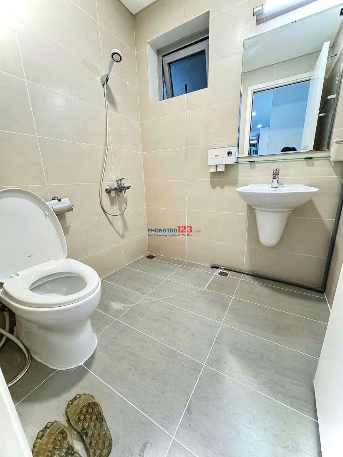 Căn hộ 82m2, 2p ngủ, 2wc,Full Nt, C/c Bàu Cát, p10, Tân Bình chỉ 11tr/th