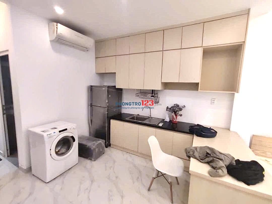 Phòng 50m2, cửa sổ, máy giặt riêng, Ung Văn Khiêm, Bình Thạnh, gần đh Hutech, Hồng Bàng, Hàng Xanh