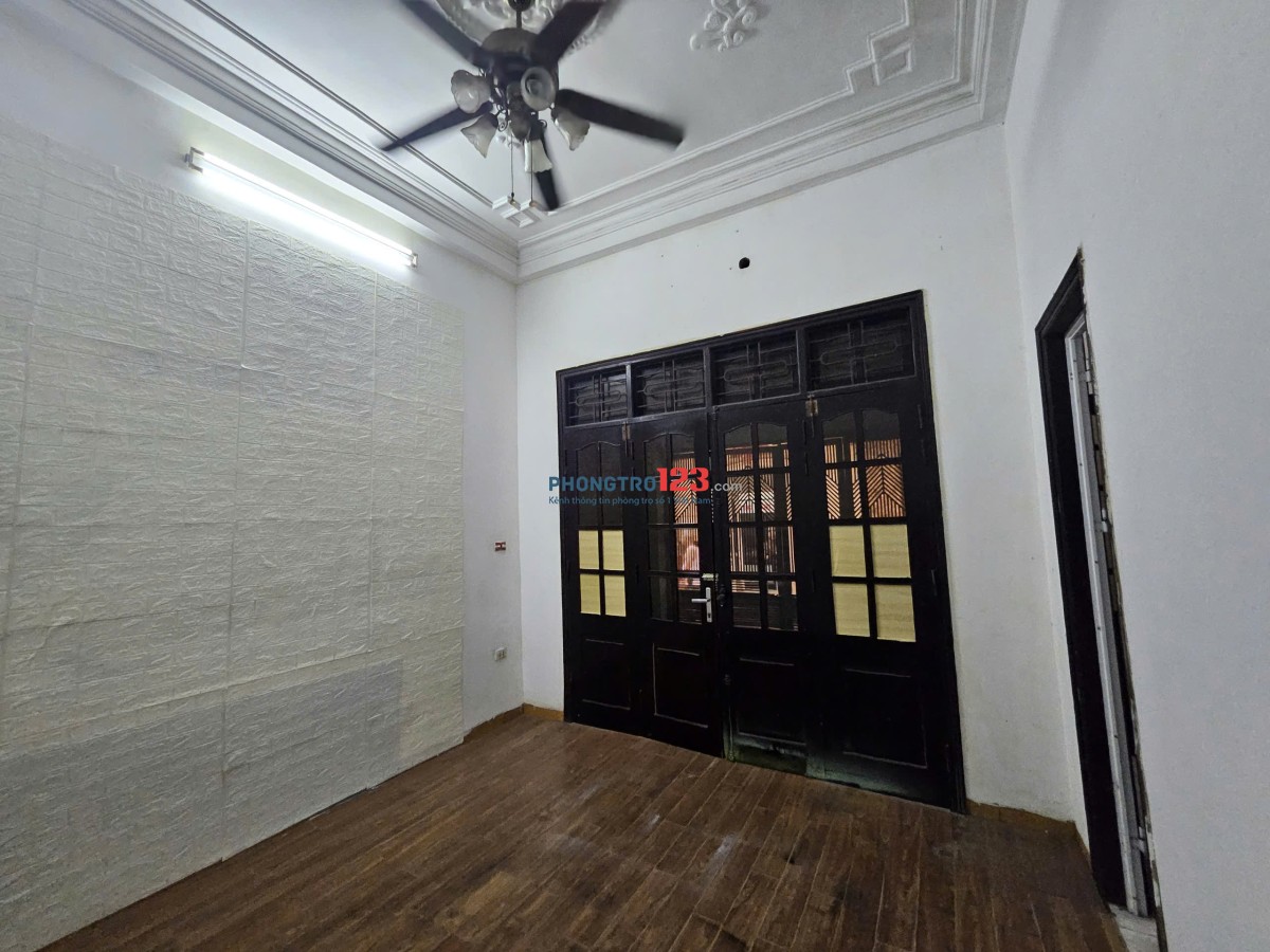 Cho thuê nhà nguyên căn 40m2 x 4 tầng mặt phố