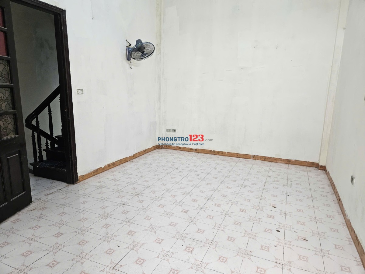 Cho thuê nhà nguyên căn 40m2 x 4 tầng mặt phố