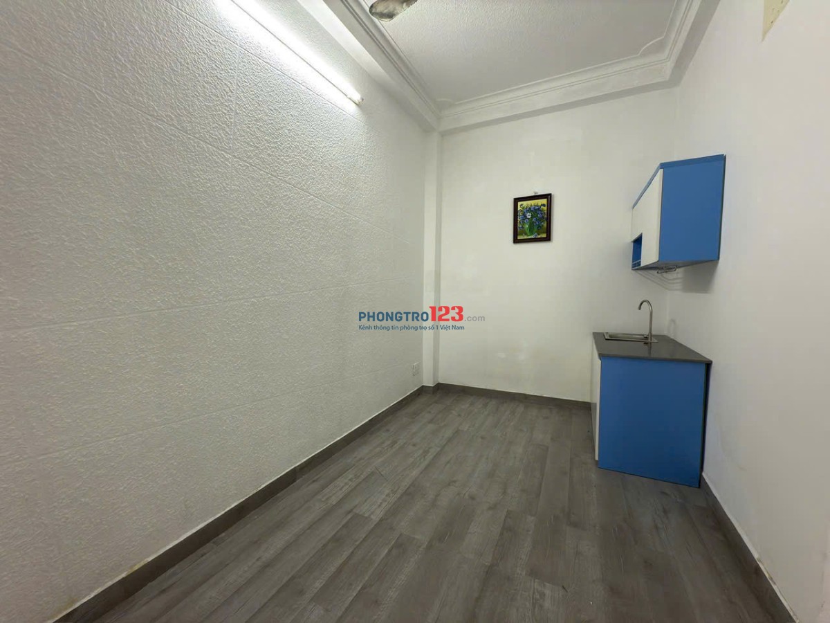 Phòng Trọ Có Ban Công Thoáng Ngay Tại Bình Thạnh Kế Bên Đại Học Hutech, Uef, Hiu - Sdt: 0528267777