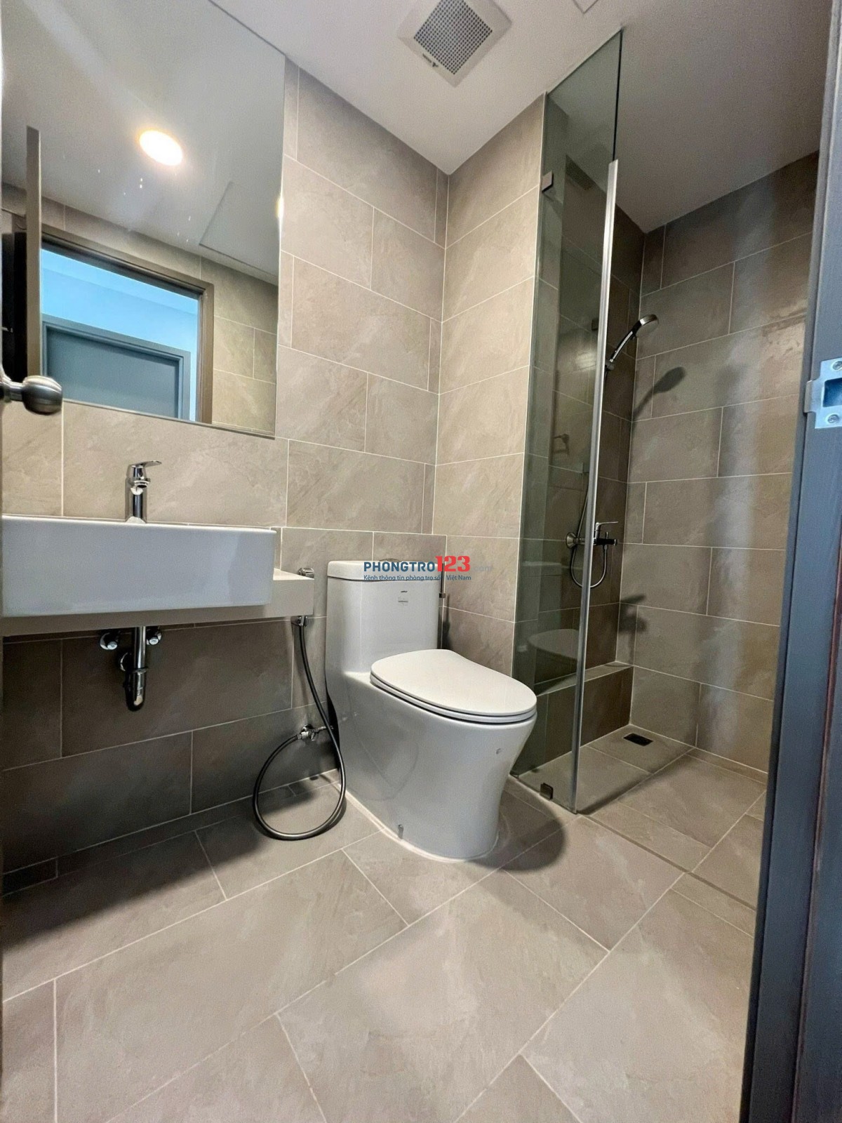 C/c Satra Eximland, Phan Đăng Lưu, Phú Nhuận: 105 m2, 2p ngủ, NTCC, 18tr/th