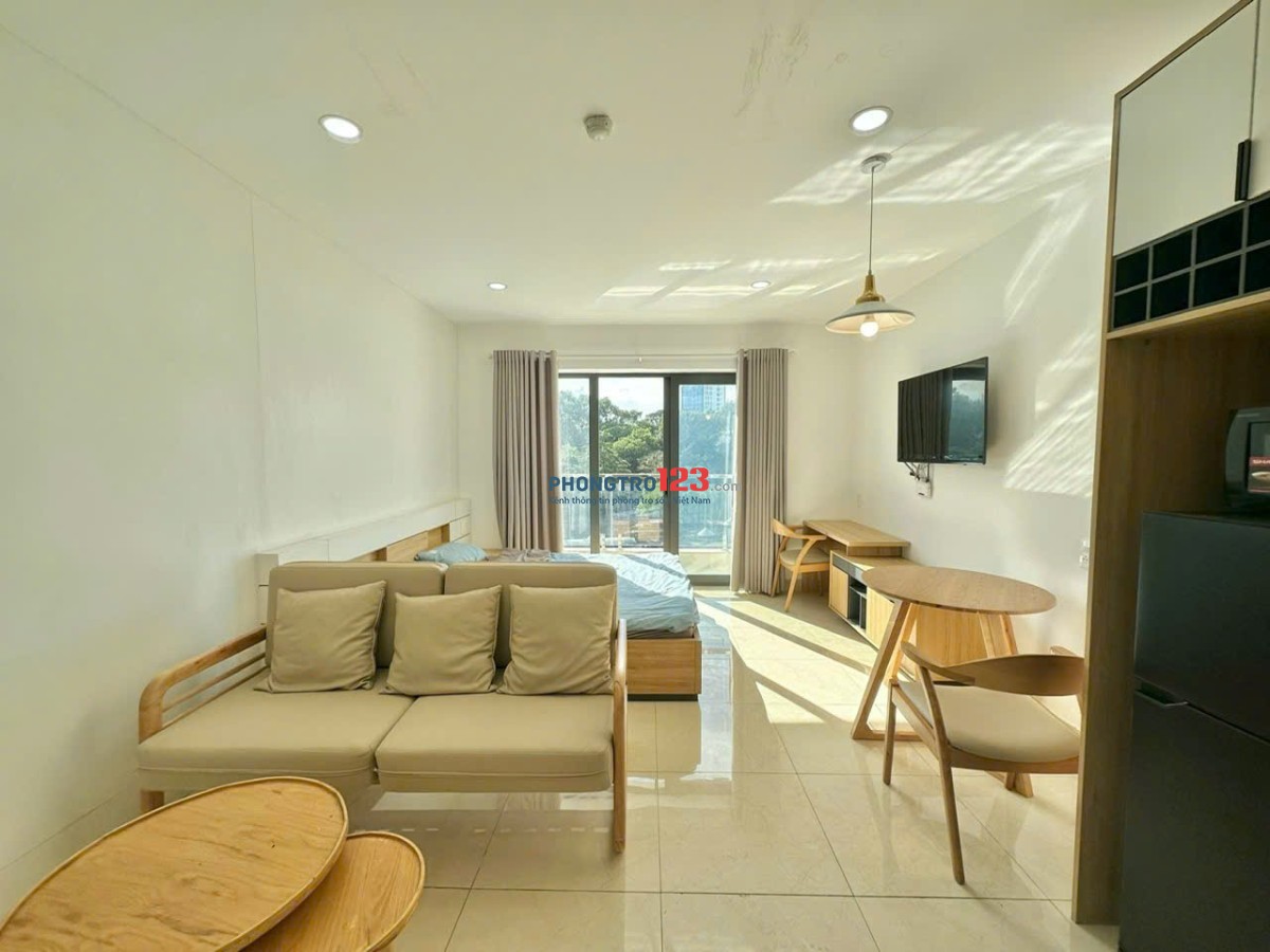 Căn Hộ Sinh Viên Full Nội Thất, Studio Ban Công, Cửa Sổ, Gần UEF, Hutech, Hồng Bàn