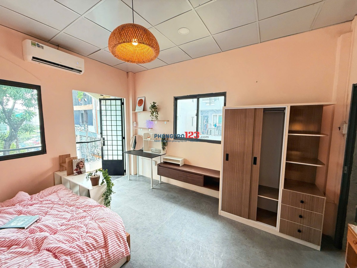 Căn Hộ Sinh Viên Full Nội Thất, Studio Ban Công, Cửa Sổ, Gần UEF, Hutech, Hồng Bàn