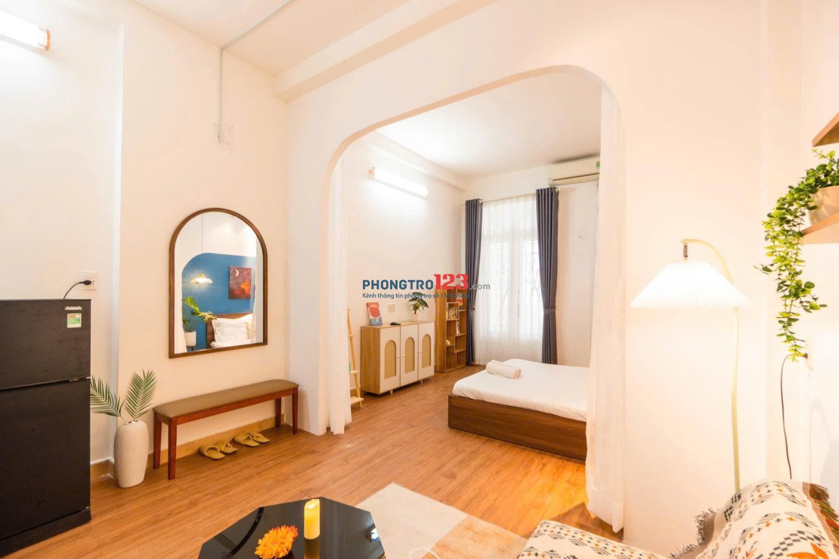 Căn hộ Quận 1, Full Nội Thất, Studio tách bếp, ban công, cửa sổ, Gần ISB, Chợ Tân Định