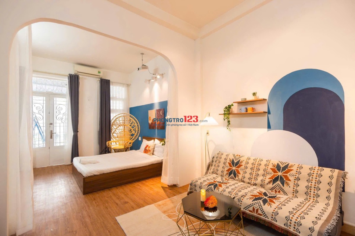 Căn hộ Quận 1, Full Nội Thất, Studio tách bếp, ban công, cửa sổ, Gần ISB, Chợ Tân Định