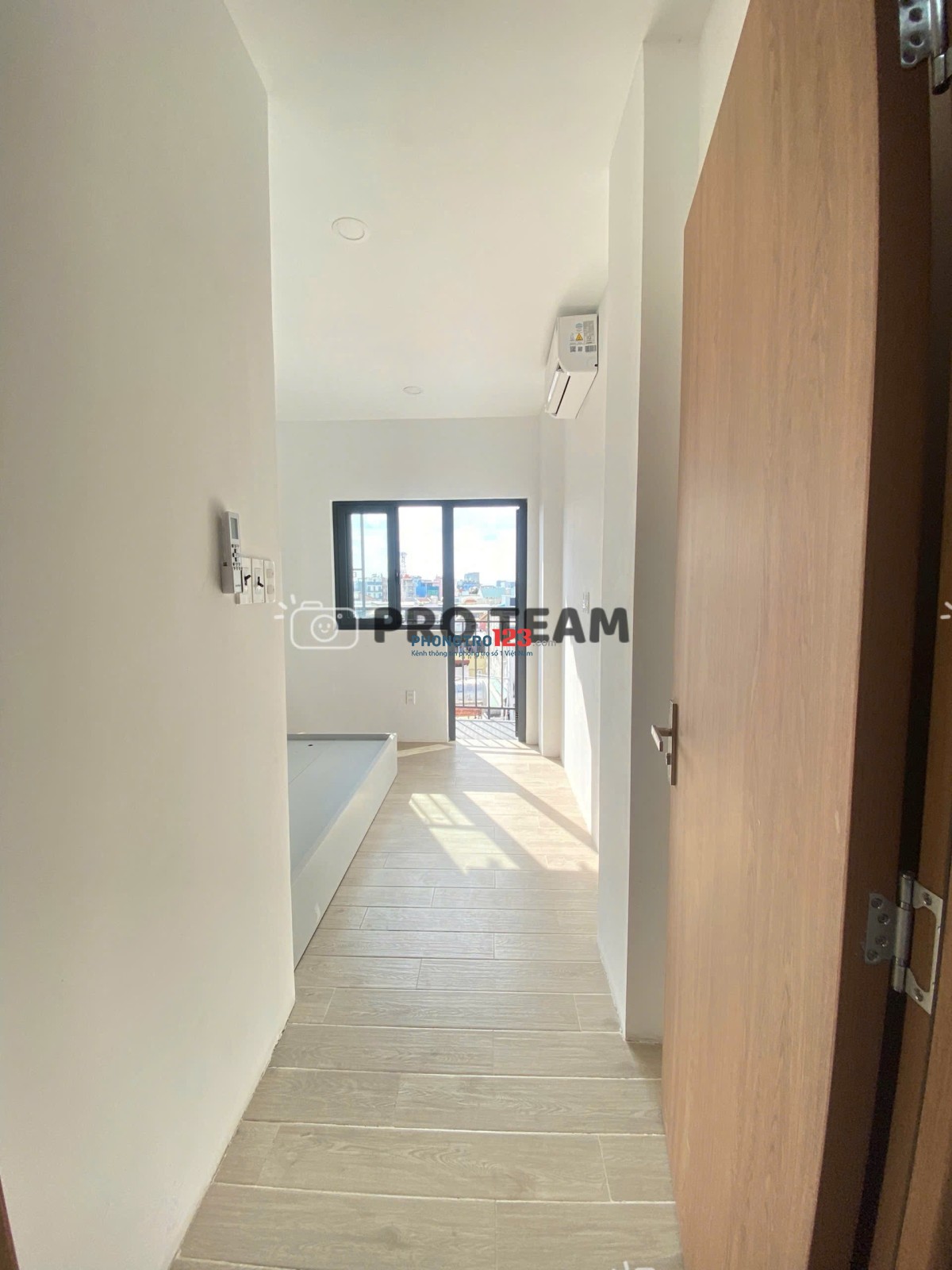 Phòng studio full nội thất có bancol thoáng gần ngã tư Hàng Xanh tại Xô Viết Nghệ Tĩnh Bình Thạnh
