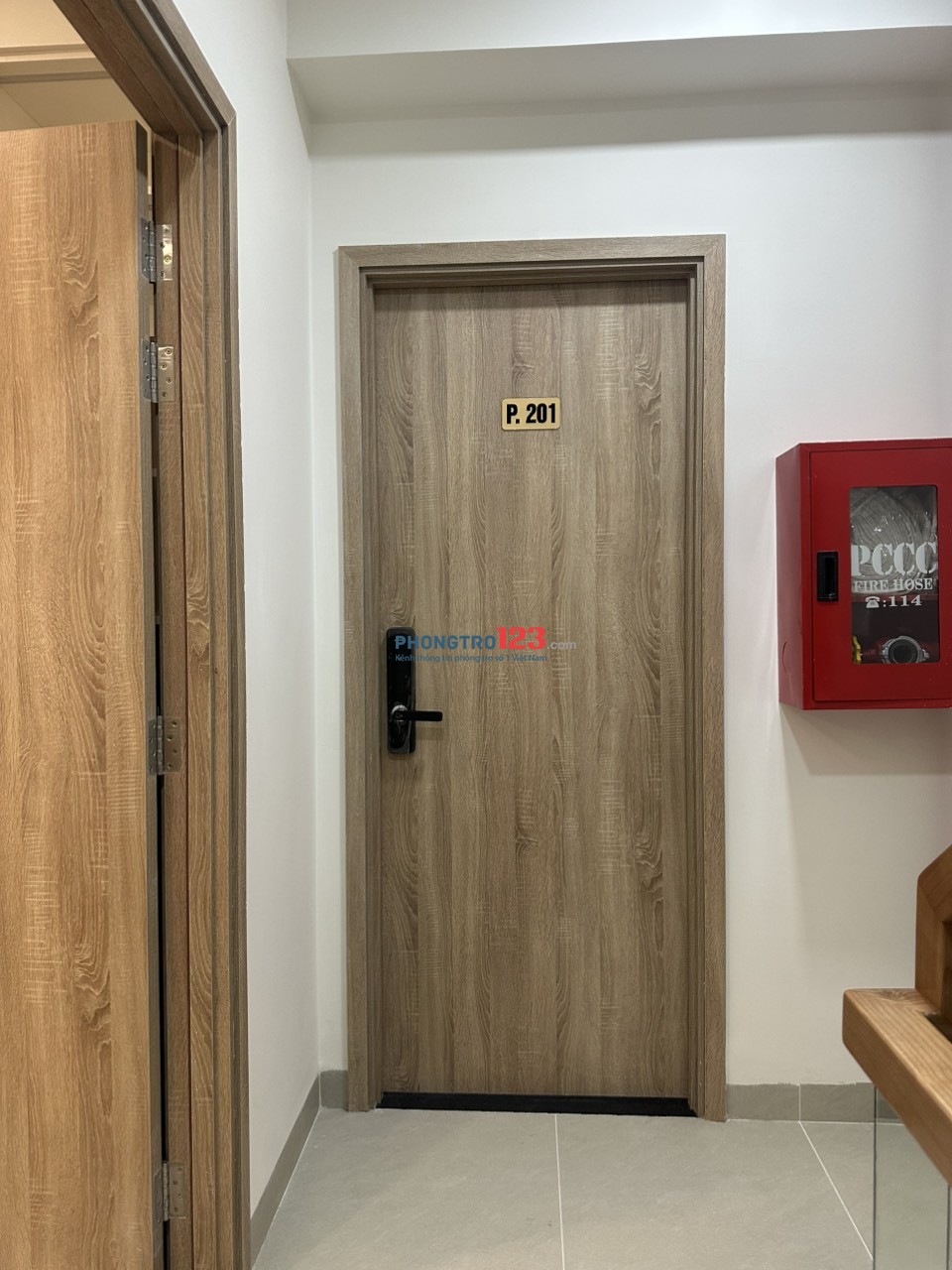 Cho thuê căn hộ dịch vụ full nội thất cao cấp, 100% khai thác lần đầu tại đường Bùi Đình Túy