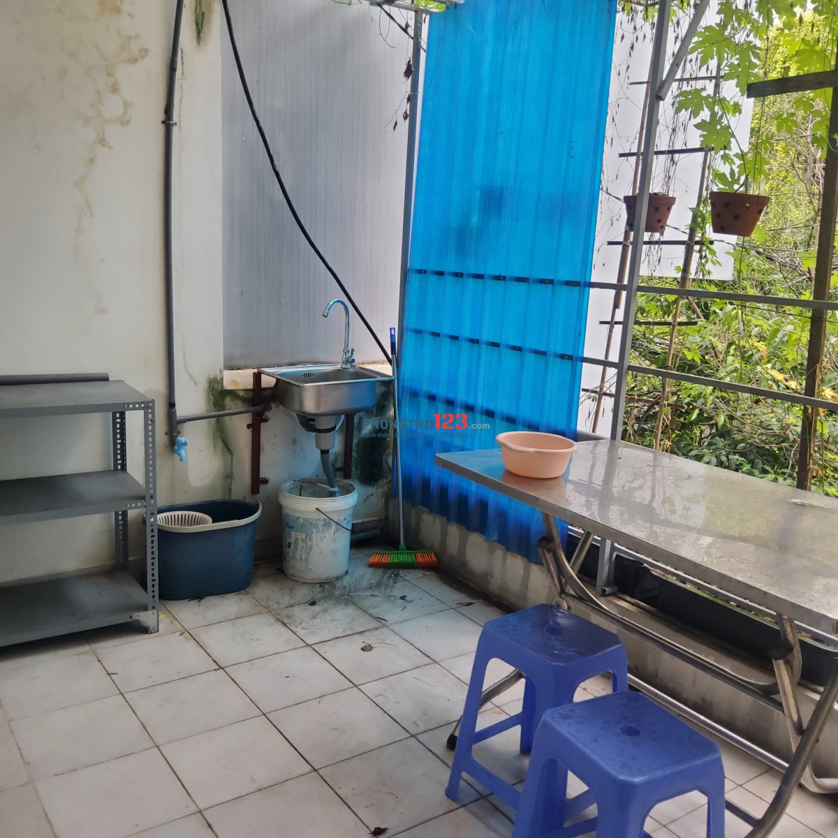 Phòng ở lầu lầu 1 có bạn công sáng sủa