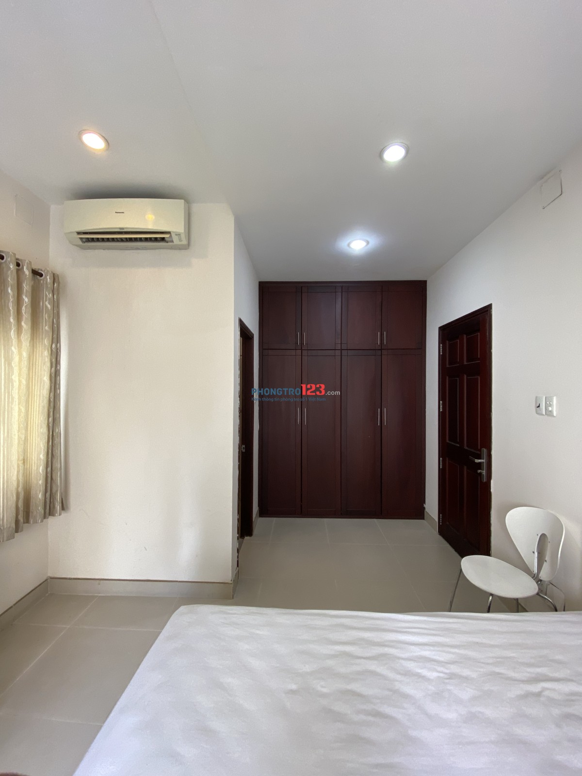 Phòng cao cấp, đầy đủ tiện nghi.. Gần Đài truyền hình và trường Khoa Học Xã Hội & Nhân Văn 200 mét.