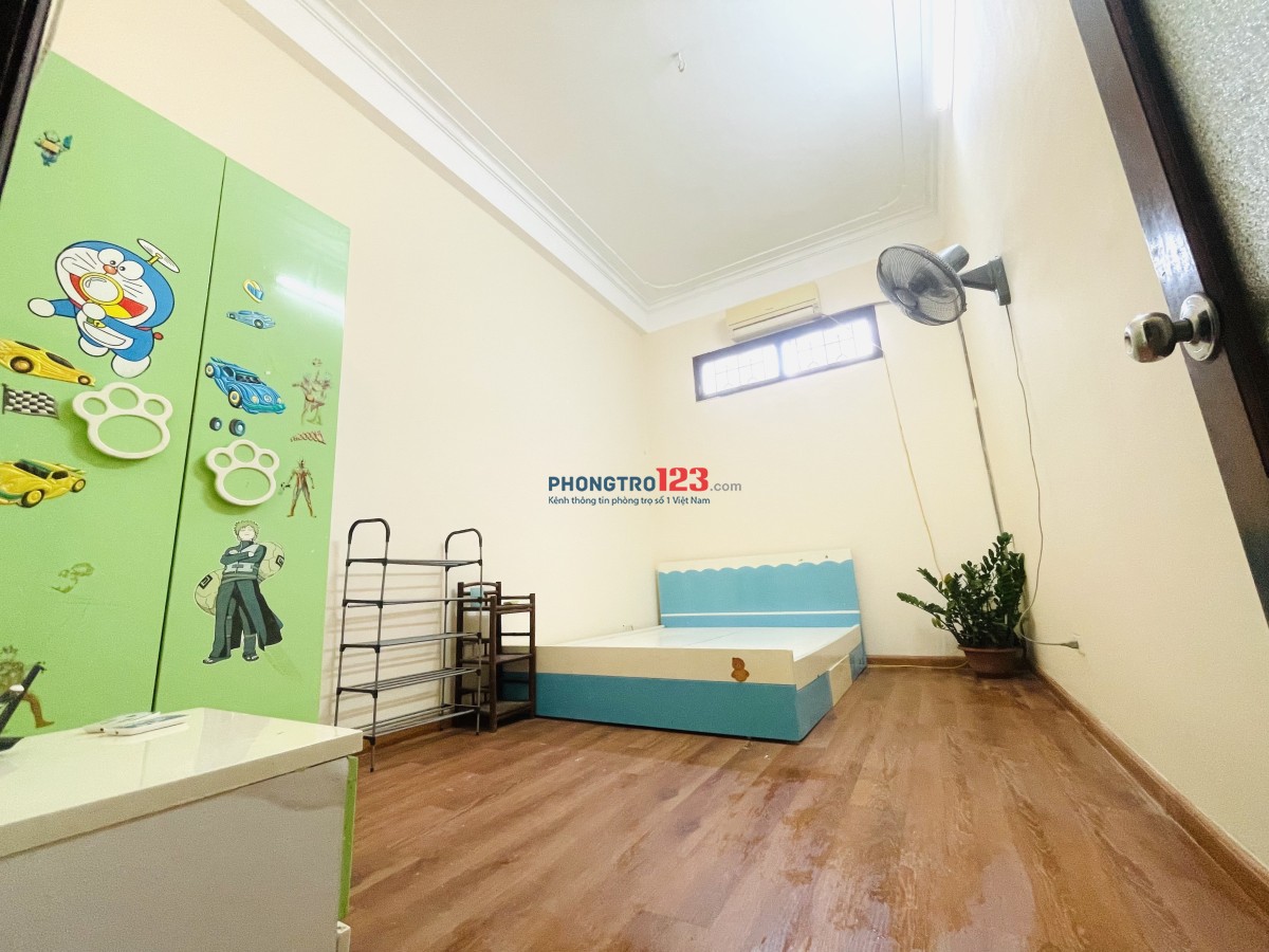 CHO THUÊ PHÒNG Giá 2,5tr - Phòng full tiện ích, nhà phân lô, đường Văn Cao, phường Ngọc Hà (sát Hồ