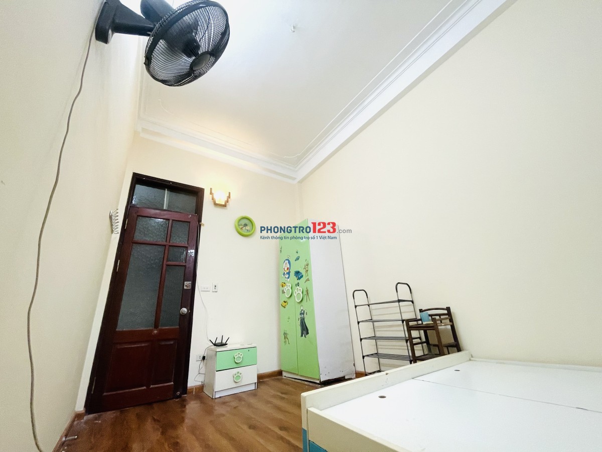CHO THUÊ PHÒNG Giá 2,5tr - Phòng full tiện ích, nhà phân lô, đường Văn Cao, phường Ngọc Hà (sát Hồ