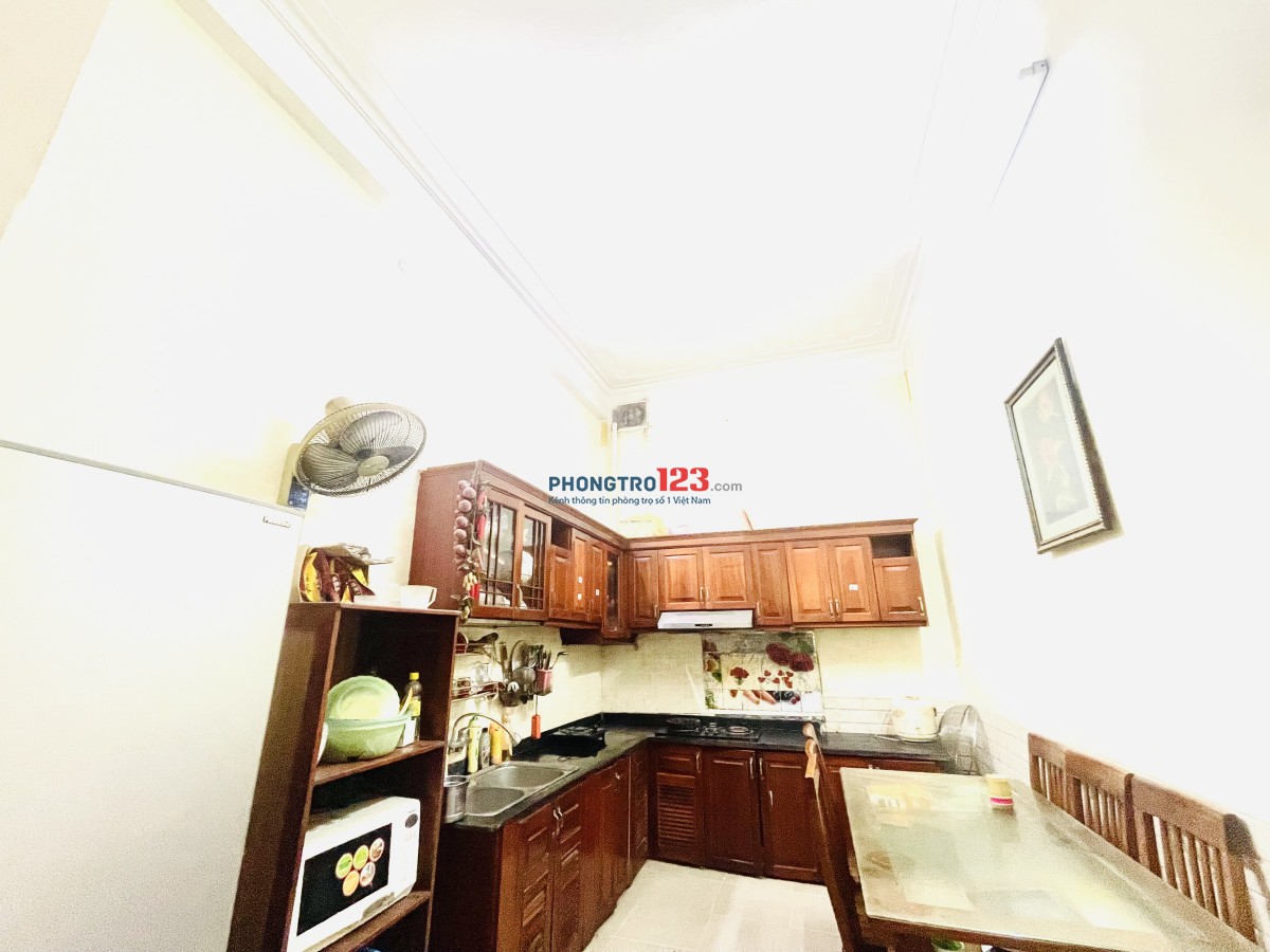 CHO THUÊ PHÒNG Giá 2,5tr - Phòng full tiện ích, nhà phân lô, đường Văn Cao, phường Ngọc Hà (sát Hồ