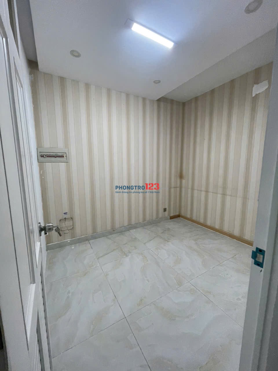 Cho thuê phòng giá rẻ trong chung cư Đức Khải
