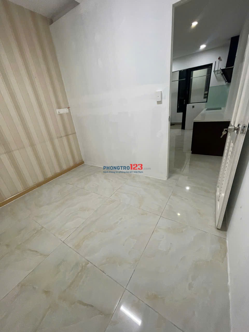 Cho thuê phòng giá rẻ trong chung cư Đức Khải