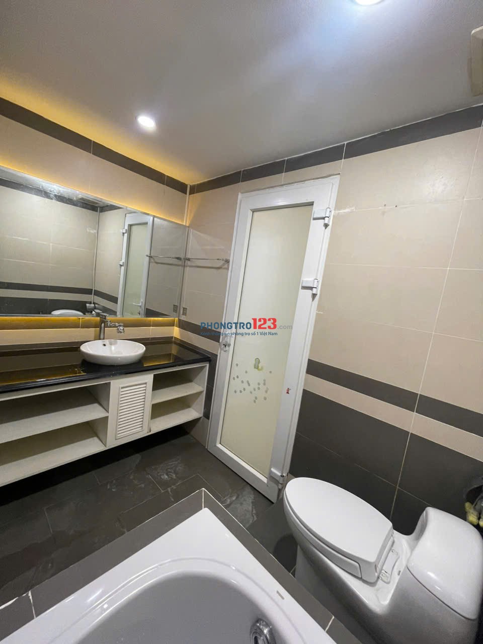 Cho thuê phòng giá rẻ trong chung cư Đức Khải
