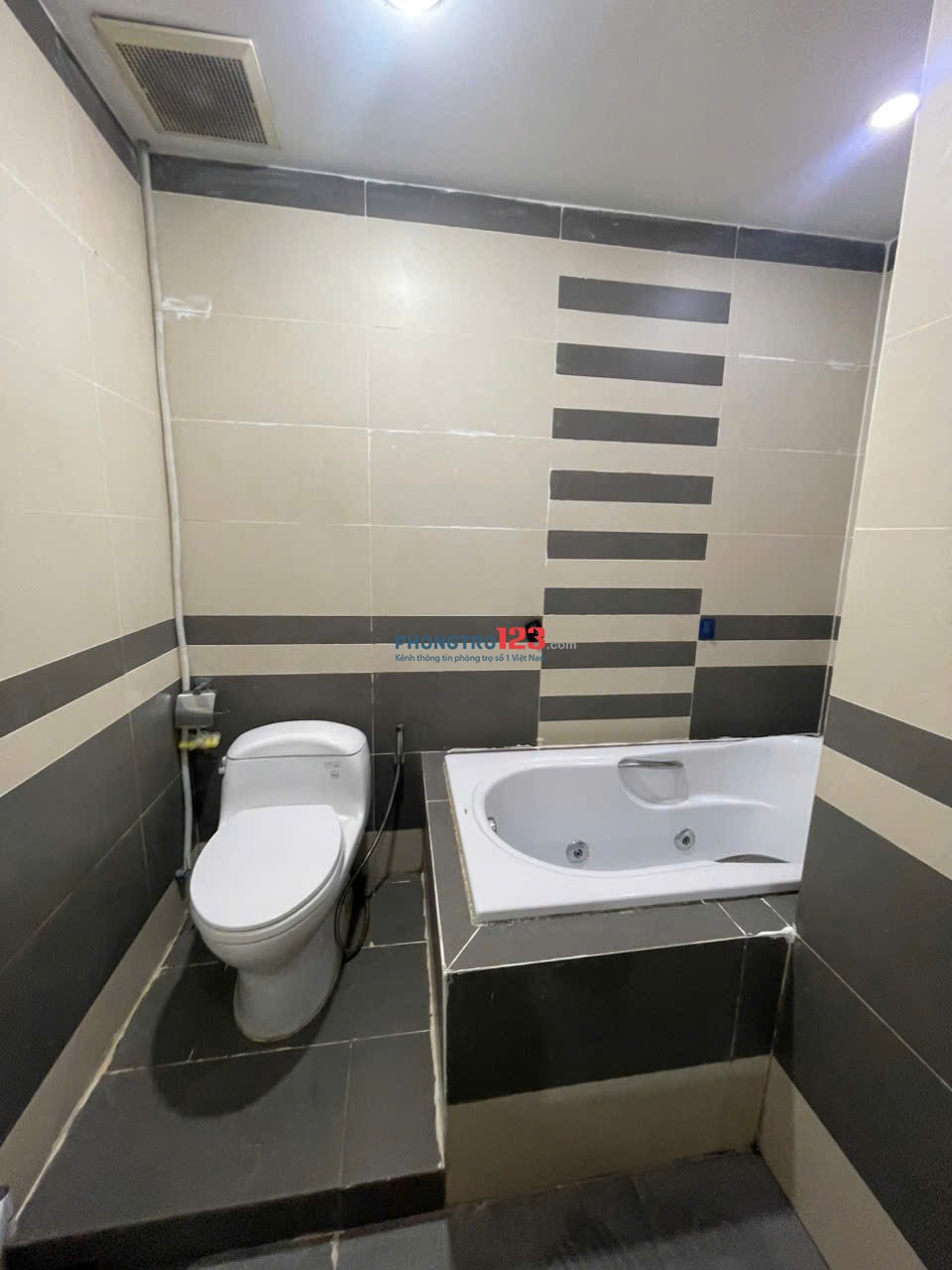 Cho thuê phòng giá rẻ trong chung cư Đức Khải