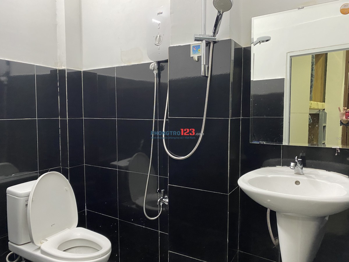 KÝ TÚC XÁ SINH VIÊN HUTECH, GIAO THÔNG VẬN TẢI BAO CHI PHÍ ĐIỆN NƯỚC