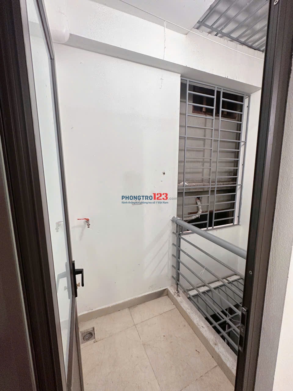 Cho thuê phòng có ban công cửa sổ tại 73 Hoàng Ngân, Quan Nhân