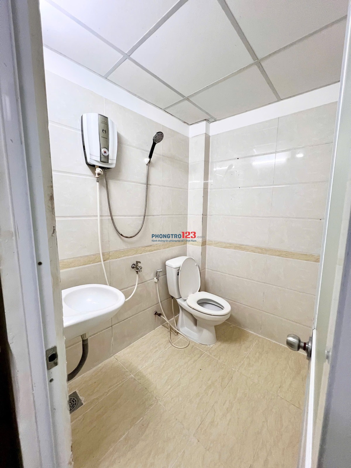 cho thuê phòng trọ có cửa sổ đón nắng full nội thất tiện di chuyển nhiều khu vực