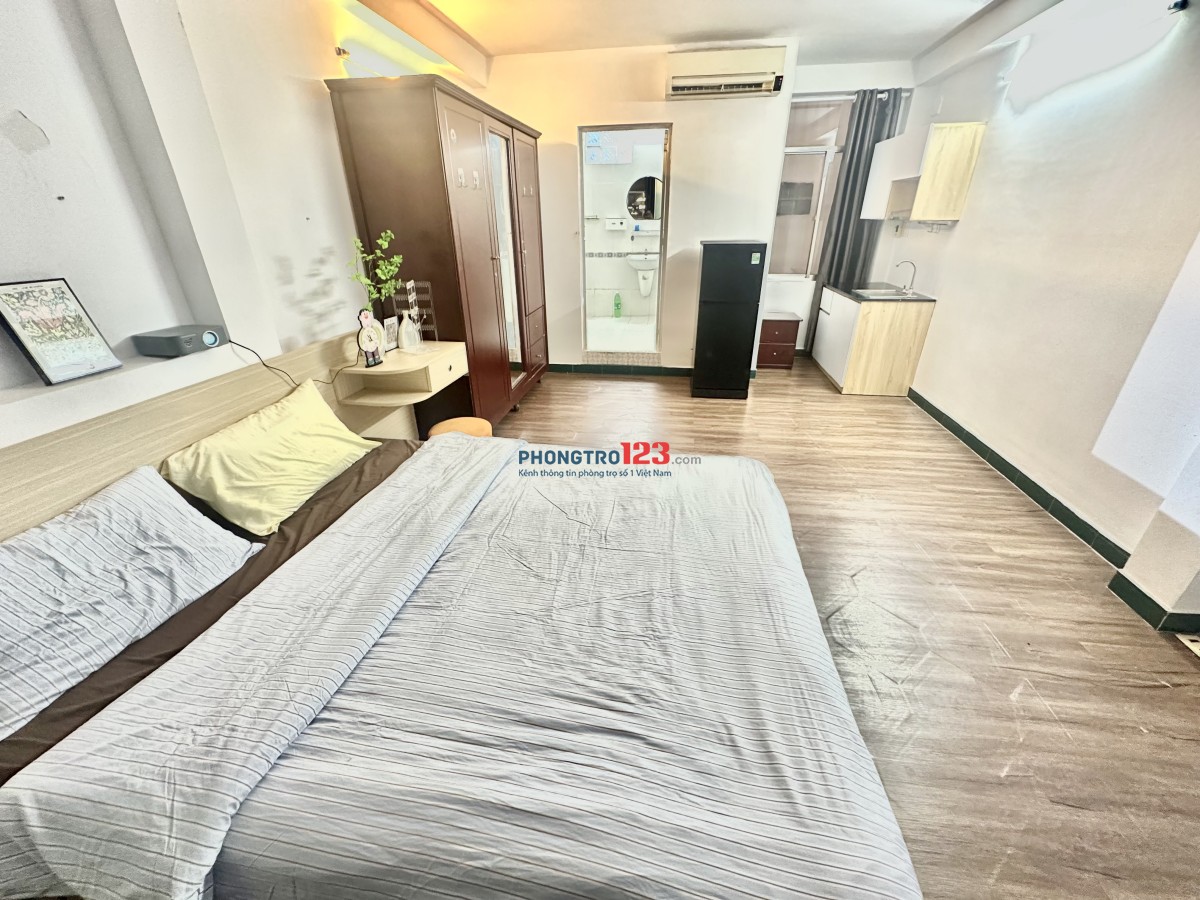 Phòng siêu rộng đầy đủ nội thất, bếp trung tâm Bình Thạnh