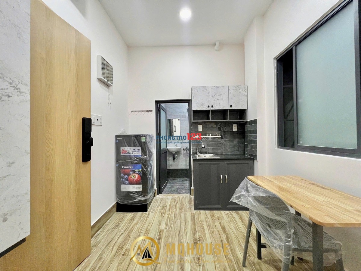 Khai trương CHDV Thang máy, Bãi xe rộng, Ban công, Cửa sổ lớn full nội thất gần ĐH Mở, Chợ Bà Chiểu