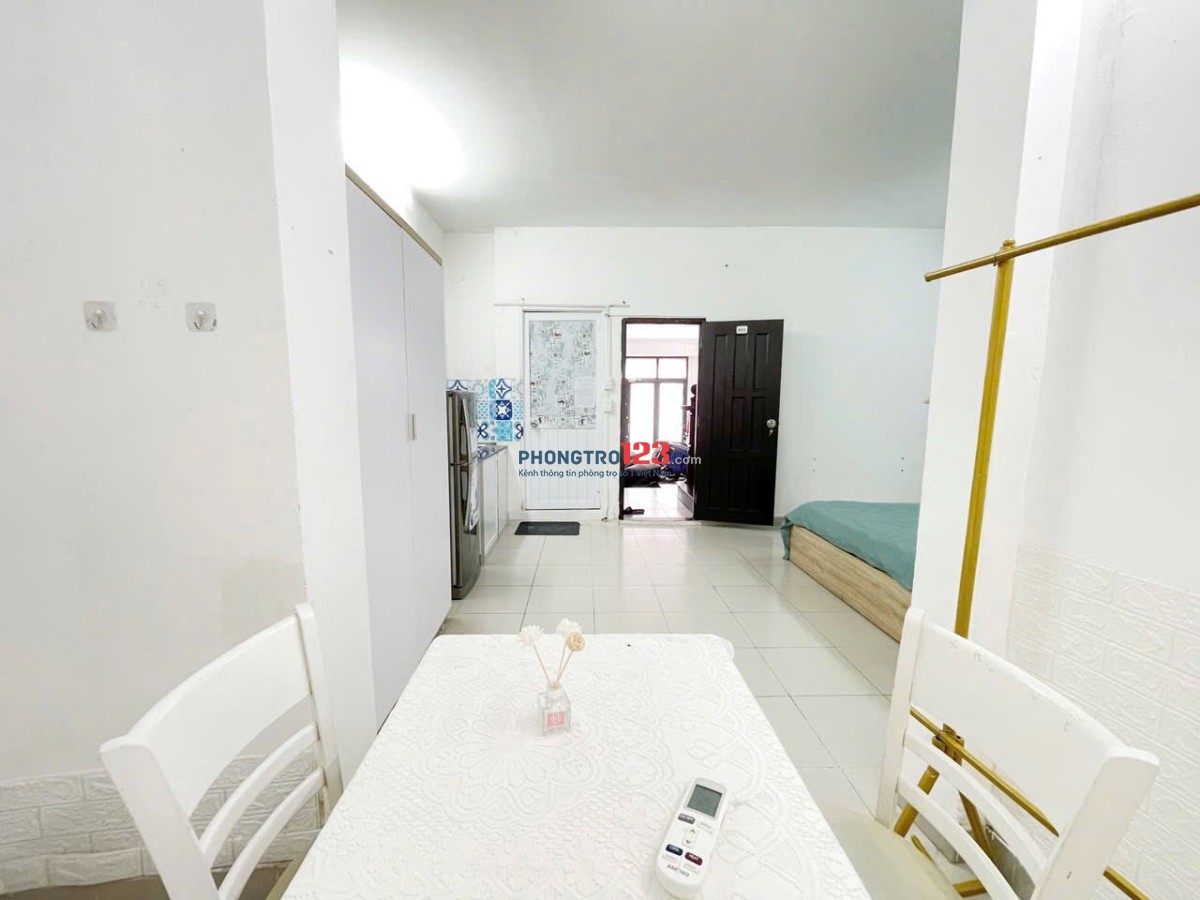 Phòng cho thuê gần ĐH Hoa Sen, Kinh Tế, Mở, ngay kênh Nhiêu Lộc - cầu Thị Nghè