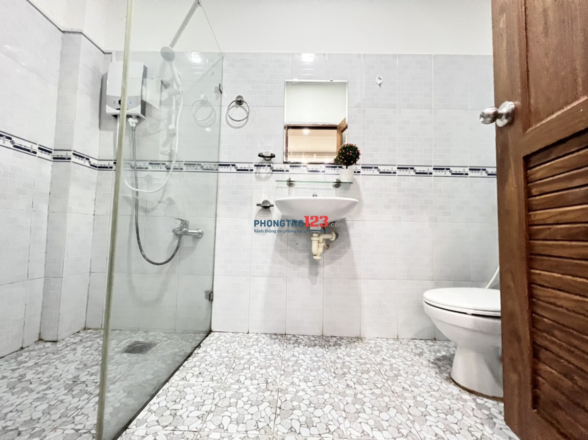 PHÒNG CAO CẤP THOÁNG MÁT MẶT TIỀN 3/2 – VIỆT NAM QUỐC TỰ