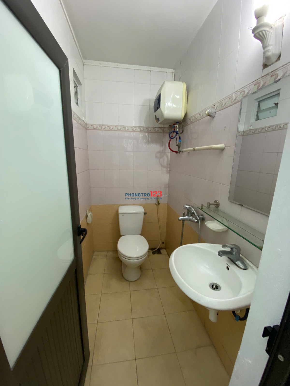 Cho thuê phòng trò khép kín 20m2 cách đại học Kinh tế quốc dân 100m