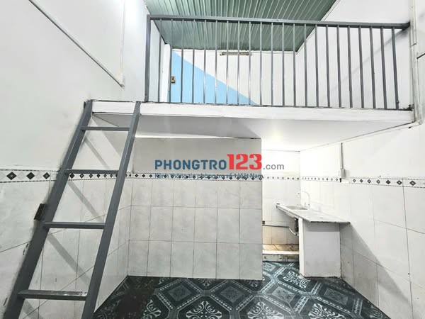 Phòng Thoáng, gác cao Ko chung chủ gần Phạm Văn Đồng, cửa vân tay zá 2tr1